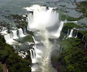 yapboz Iguazú Şelalesi, Arjantin ve Brezilya